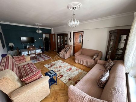 Sanatoryum Caddesi Üzerinde*hastanelere Yakın*orta Kat 3+1 Daire