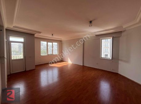 Kübra Yesiltepe'den Yalı'da Havuzlu Boş 3+1 Kiralık