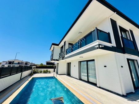 Didimde Satılık Lüx Köşe Başı Full Eşyalı 4+1 Ultra Lüx Havuzlu ,otoparklı Villa