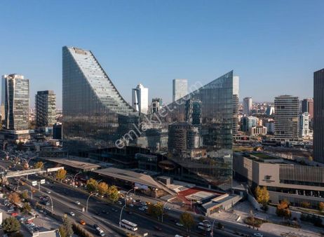 Çukurambar Yda Center'da 250 M2 Yapılı Masrafsız 7 Bölüm Ofis
