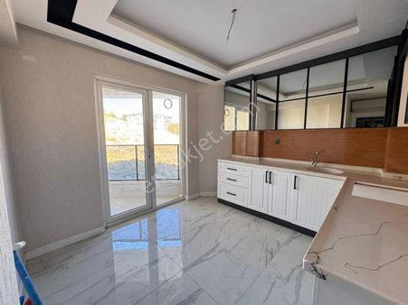 Bağlum Bulvarı Yakınında Cadde Üzeri Full Lüks Yapılı 3+1 Daire!