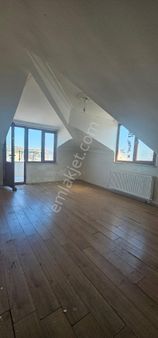 Arnavutköy Merkeze Yakın Kiralık Çatı Kat Yabancıya Bekara Uygun