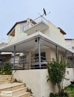 Kuşadası Kadınlar Denizi Plaja 300m Manzaralı 5+1 Satılık Villa