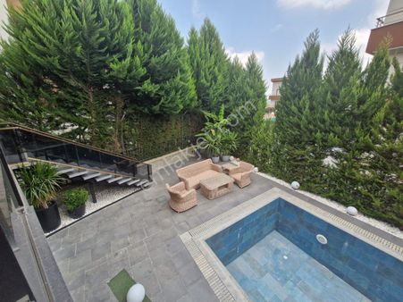 İz'den Karslılar Mahallesi'nde 7+1 Full Ekstralı Satılık Villa...!!!!