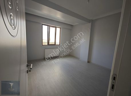 Arnavutköy Merkezde Avlu34 Awemeye Komşu Kiralık Daire