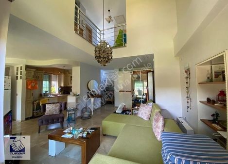 Alaçatı Göbene' De Havuzlu Site İçinde Villa 3+1