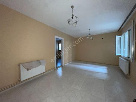 Gümüşpala Merkez'de Doğalgazlı, Sağlık Ocağı Yakını 2+1 Kiralık Daire