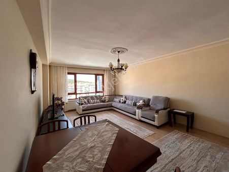 Karapürçek'te Geniş Mutfaklı Ebeveyn Banyolu Katta 3+1 Satılık Fırsat Daire