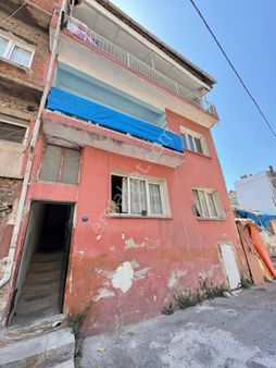 İzmir Karabağlar Yeşilyurt Mah.de Satılık 79m2 3 Katlı Mustakil