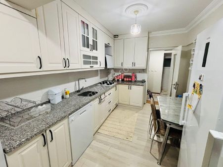 Fesleğen Mahallesinde Satılık Daire