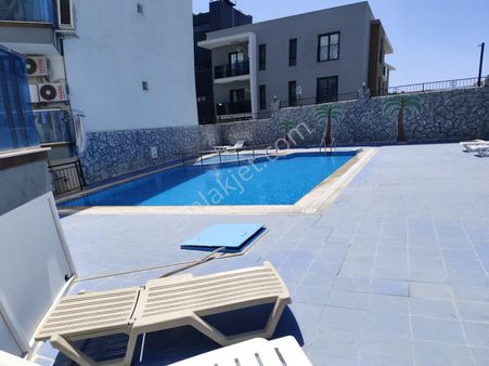 Kuşadası Değirmenderede Havuzlu Bahçe Katı