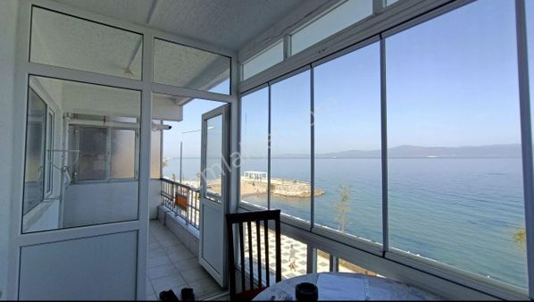 Provos Gayrimenkul, Denize Sıfır, Eşyalı Kiralık 2+1 Daire