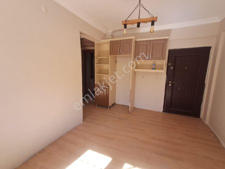 Remax Arma'dan İzmir Buca' 1+1 Kiralık Daire