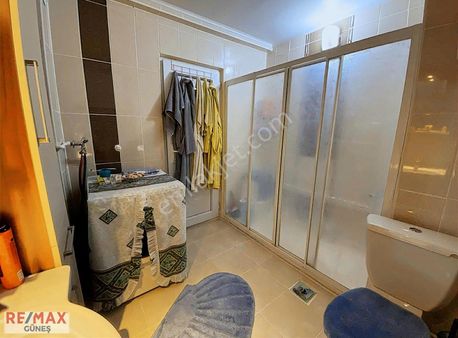 İpek Caddesinde Re/max Güneş'ten Satılık 3+1 Daire