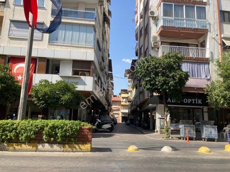 Hayri Avcıoğlu Gayrimenku'lden Kuaförler Sokağında Satılık Dükkan