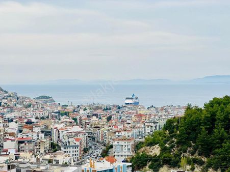 Kuşadası Merkeze Yakın Ful Deniz Manzaralı Eşyalı 2+1 Geniş Satılık Daire