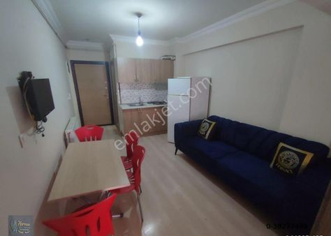Küçük Çarşı Üçgen Park Yanı Ara Kat Balkonlu Kiralık 1+1