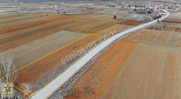 ''asfalt Kenarı Köy Dibi Ve İmara Yakın Harika Konumda Arazi''