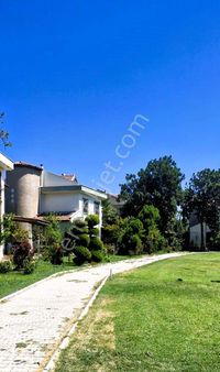 Manisa Akhisar Doktorlar Sitesi’nde Havuzlu Ve Geniş Villa!