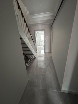 Üsküdar Fıstıkağacı Merkezi Konumda Yeni Binada Dubleks Daire