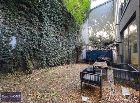 R-one Beyoğlu Galata'da Bahçeli Cam Bölmeli 75m2 Kiralık Ofis