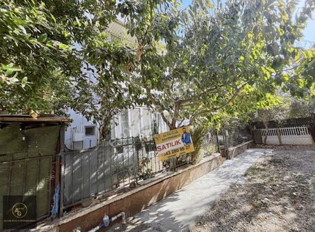 Menderes'te Müstakil Girişli Satılık Villa