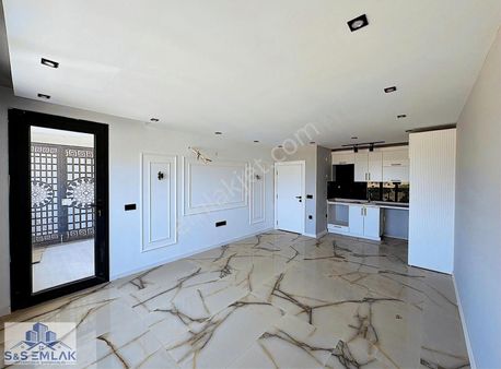 S&s Emlak'dan Sarımsaklı'da 1+1 Havuzlu Sitede Sıfır Daire
