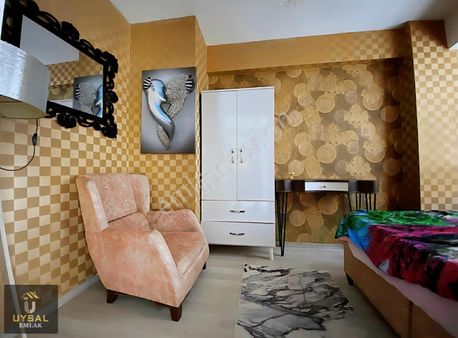 Uysal Emlak'tan İstiklal Mah.'de Klimalı Eşyalı 1+1 Apart