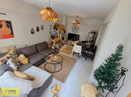 Mithatpaşa Cad Karataş Asansör Yakını Doğalgazlı Satılık Daire