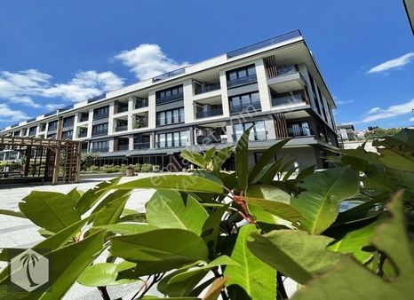 Beylikdüzünde Kapalı Havuzlu Güvenlikli Sitede Deniz Manzaralı