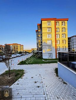 Toprak Gayrımenkul'den Site İçerisinde Havuzlu 1+1 Kiralık Daire