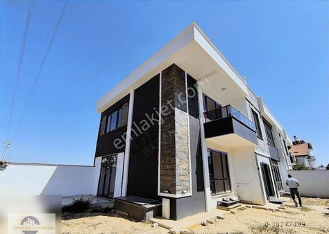 Özalkent Polis Karakolu Yakınında Satılık Villa.....