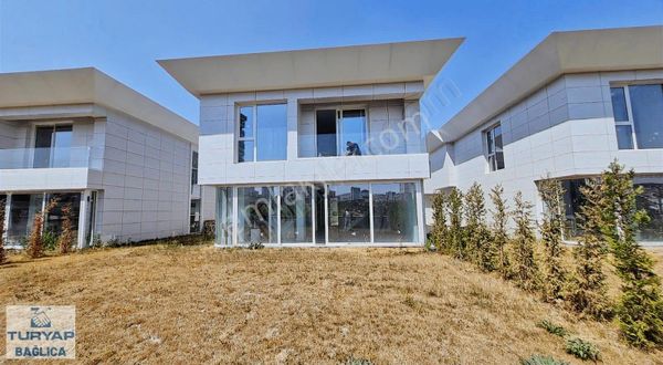 Bağlıca'da Site İçinde 5+1 Sıfır Villa