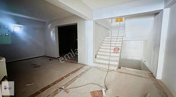 Remax Dem'den Erzincan Merkezde Üç Katlı Kiralık Mağaza/dükkan