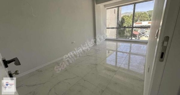 Remax Dem'den Necatibey Plazada Kiralık 1+1 Daire/ofis