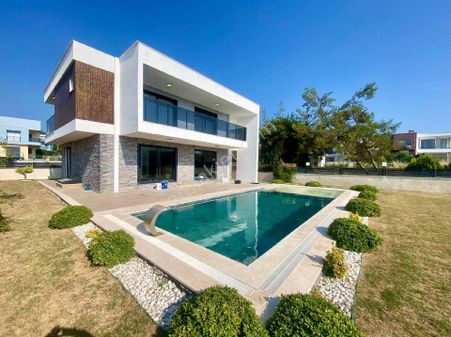 Müstakil Bağımsız 5+1 Deniz Manzaralı 600m² Arsa Payı