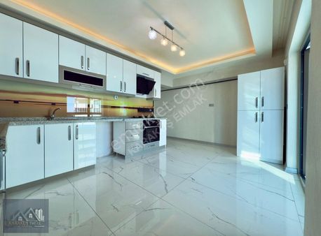 Karakuş'tan █ Cadde Üzeri, Lüks Sitede, Kredi Limitsiz 185m² 4+1