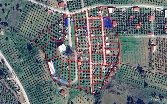 Menderes Akçaköy'de Elektrık, Su, Kanalızasyon Ve Yolu Olan Satılık Bahçe