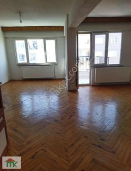 Atatürk Caddesinde Arakat Asansör Daire