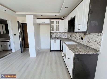 Çözüm Emlak'tan Muradiye'de Otoparklı Site İçerisinde Daireler