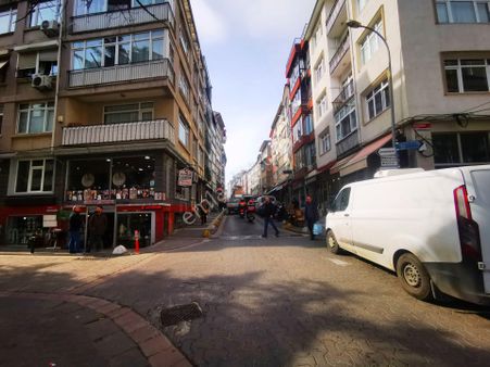 Kuşdili Caddesi Yakını 85+50m2 Bahçeli İskanlı Temiz Satılık 2+1