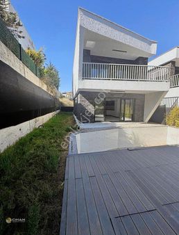 Kuşadası K.denizinde Denize 500mt 4+1 Özel Havuzlu Yazlık