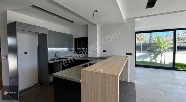 Kuşadası Karaova Mah. 5+1 Köşe Konum Müstakil Satılık Villa