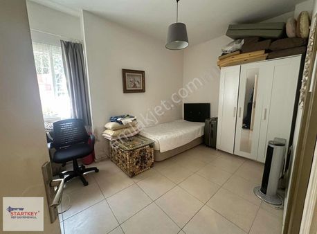 Eski Foça'da Denize Çıkan Sokakta 3+1 Bahçeli Fırsat Daire