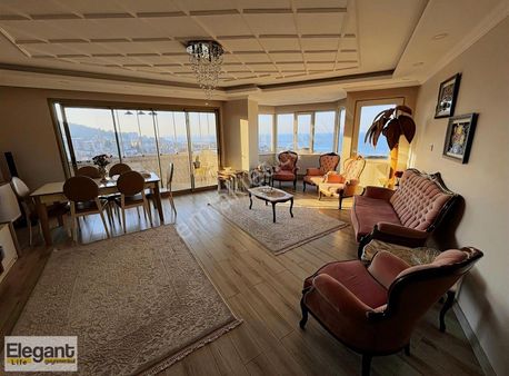 Şehrin En Prestijli Binasında Panoramik Manzaralı 3+1 Elegantta