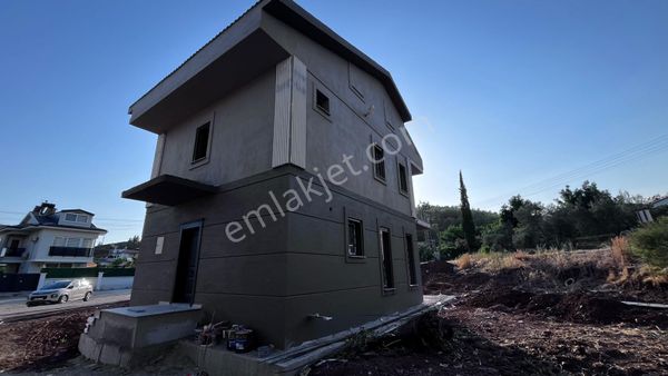 Stop’tan Denize 2km Sıfır 5+1 Müstakil Havuzlu Lüks Villa