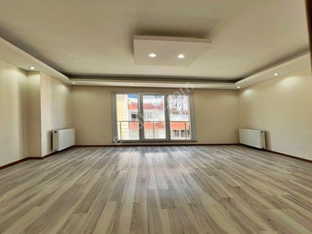 Metrobüse Yakın Full Görselli Acil Satılık 2+1 Ara Kat Daire!!!