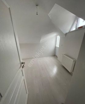 Bahçelievler'de Yeni Binada 1+1 Eşyalı Çatı Katı Daire