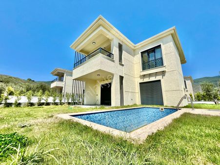 Gümüş'den Güre'de Site İçerisinde Havuzlu Bağımsız 4+1 Müstakil