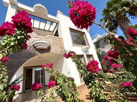 Gümüşlükte Satılık Müstakil Villa Bakımlı Full Manzaralı Ev İndirimli Fiyat Yatırıma Uygun Fırsat E